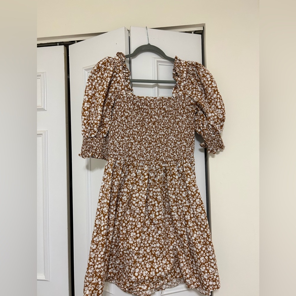 Adorable light and airy spring dress!